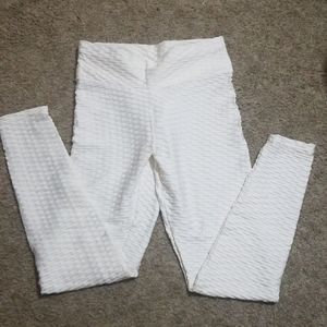 White textured leggings
